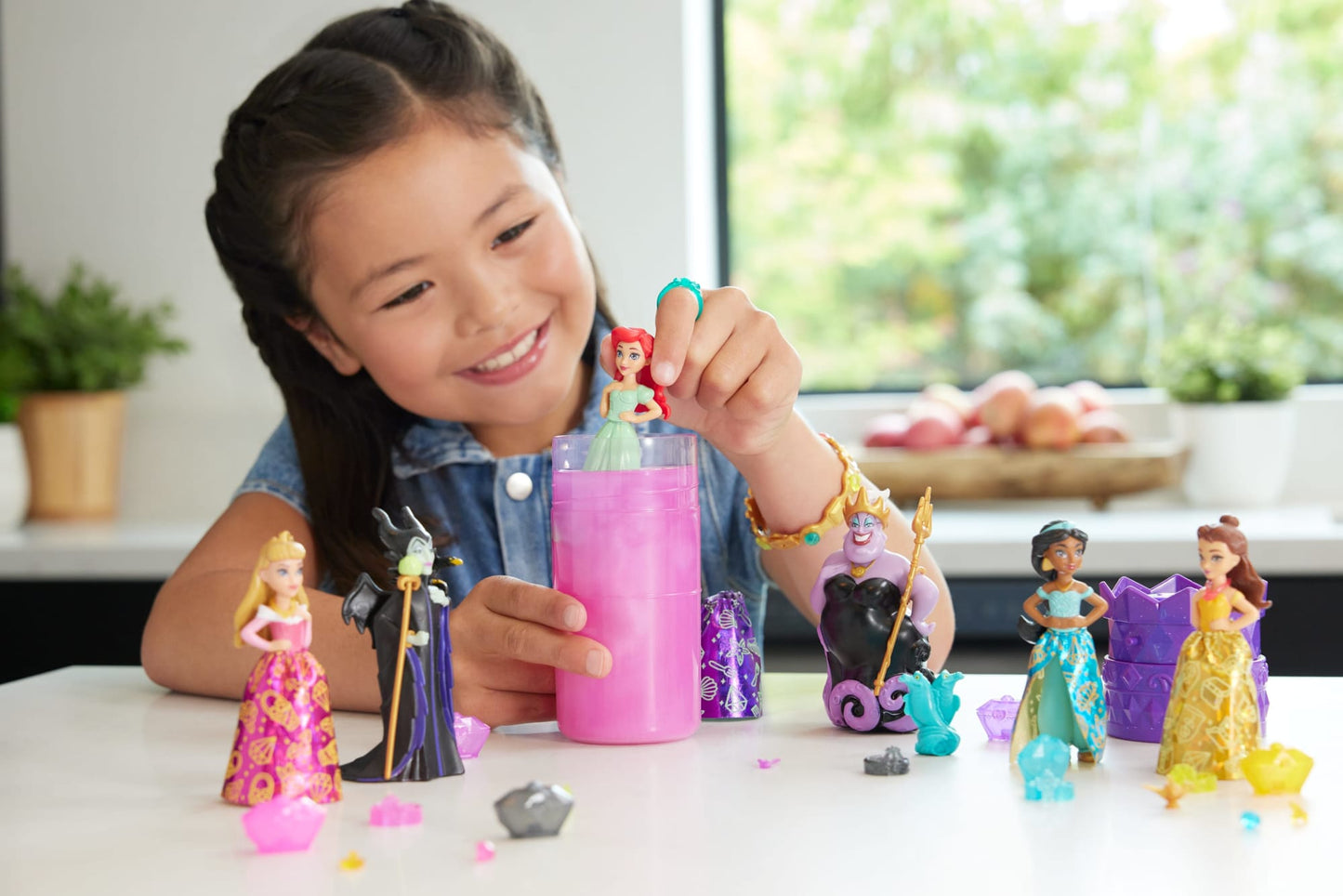 Disney Princess Royal Color Reveal Princess Or Villain Small Doll With 5 Surprises (Dolls May Vary)