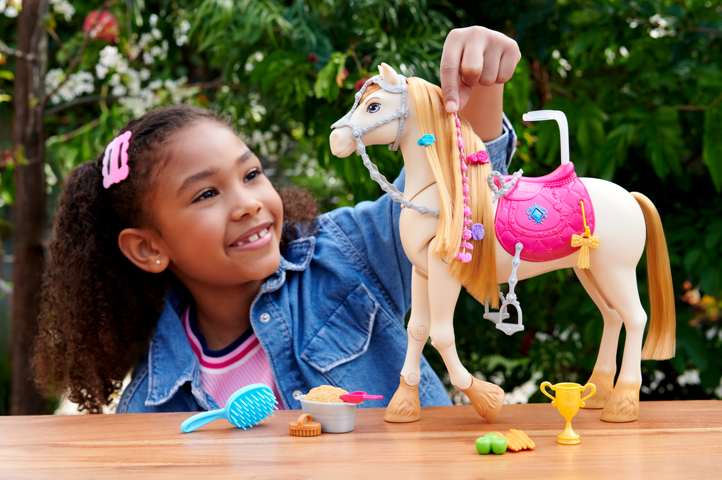 Barbie Detetive A Grande Corrida de Cavalos Conjunto de Brinquedo Cavalo com o Acessório