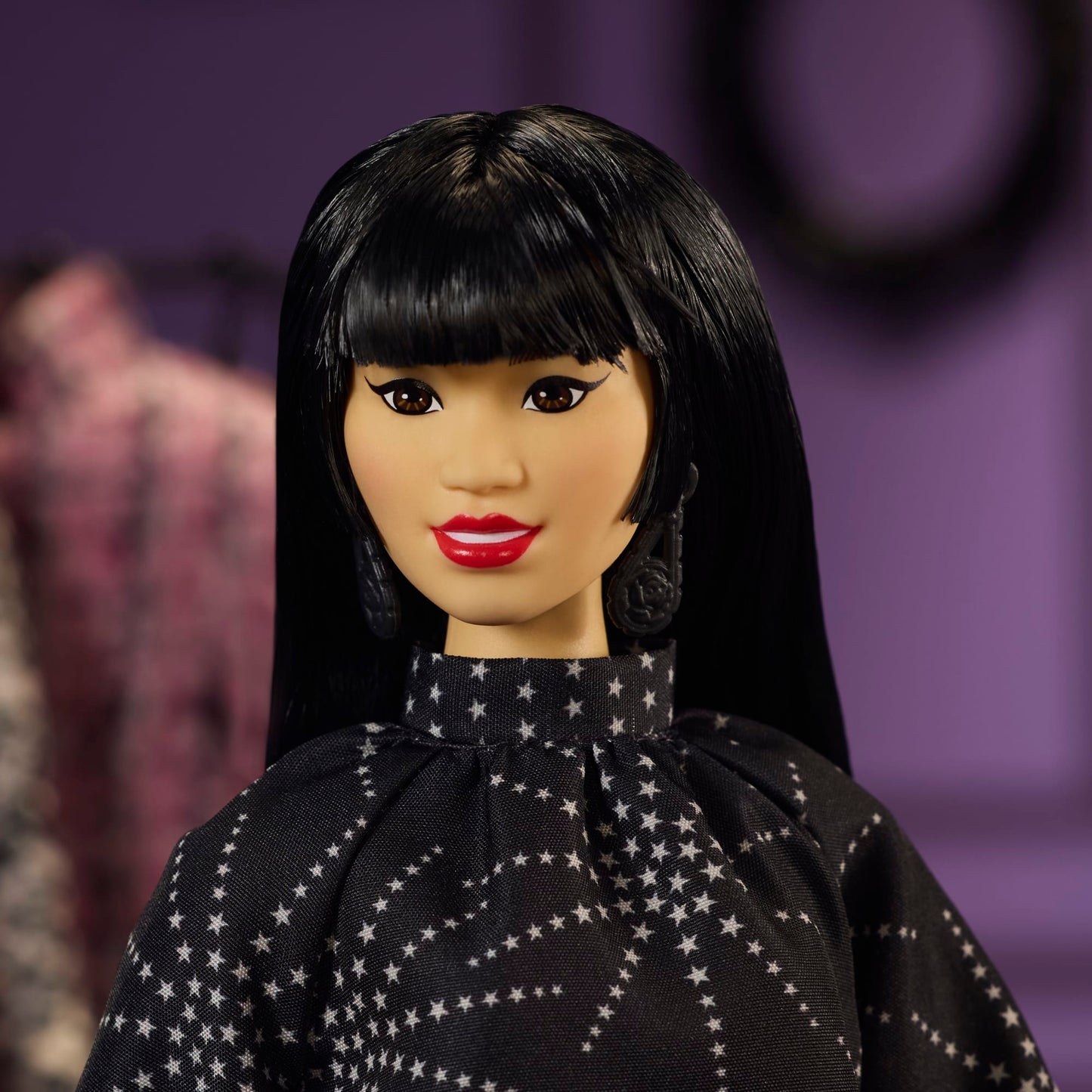 Barbie – Femmes Inspirantes – Poupée et Acc. – Anna Sui, Robe Noire