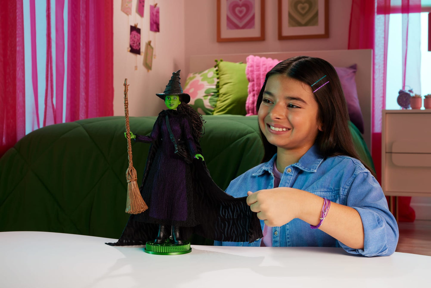 Universal Pictures Wicked  Poupée Mode de Luxe et Acc.  Elphaba - Bientôt Disponible